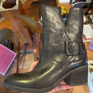 Donald J. Pliner Italian Oil Calf Skin Black Buckle Boots Women’s Size 5.5